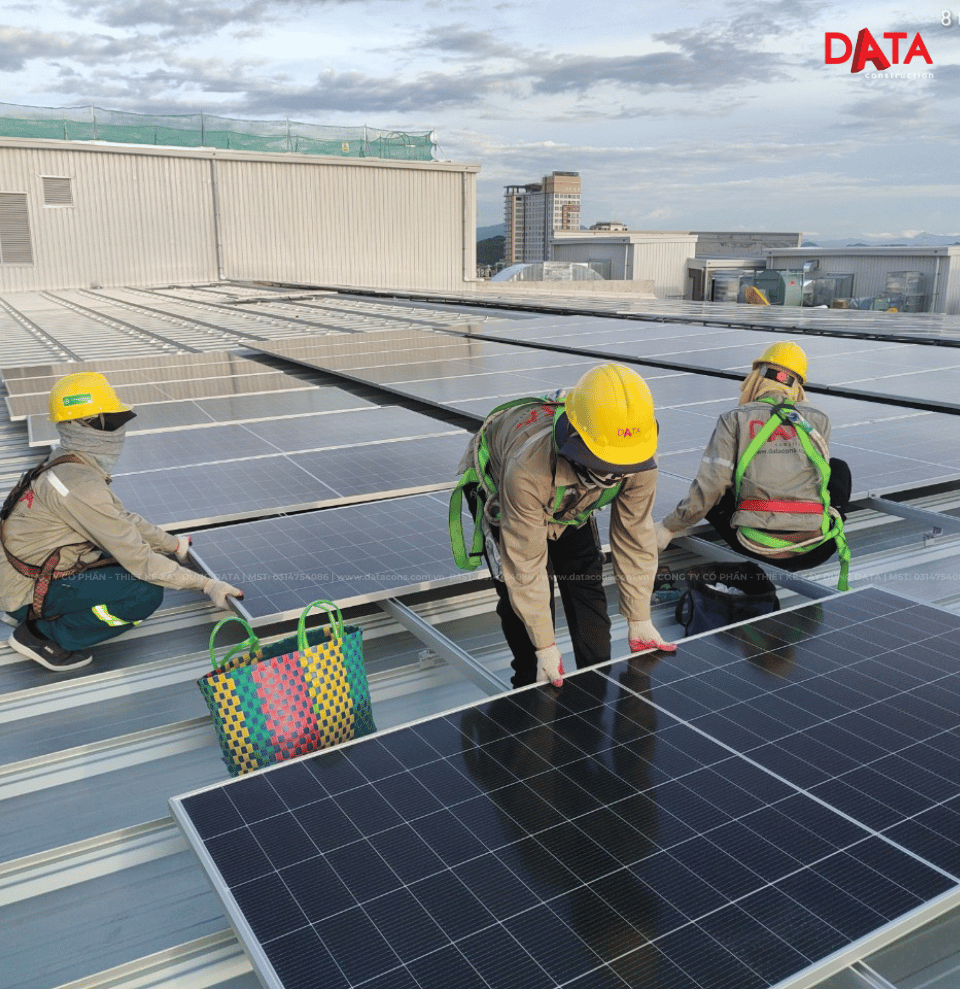 Lắp tấm pin solar Aeon Mall Huế