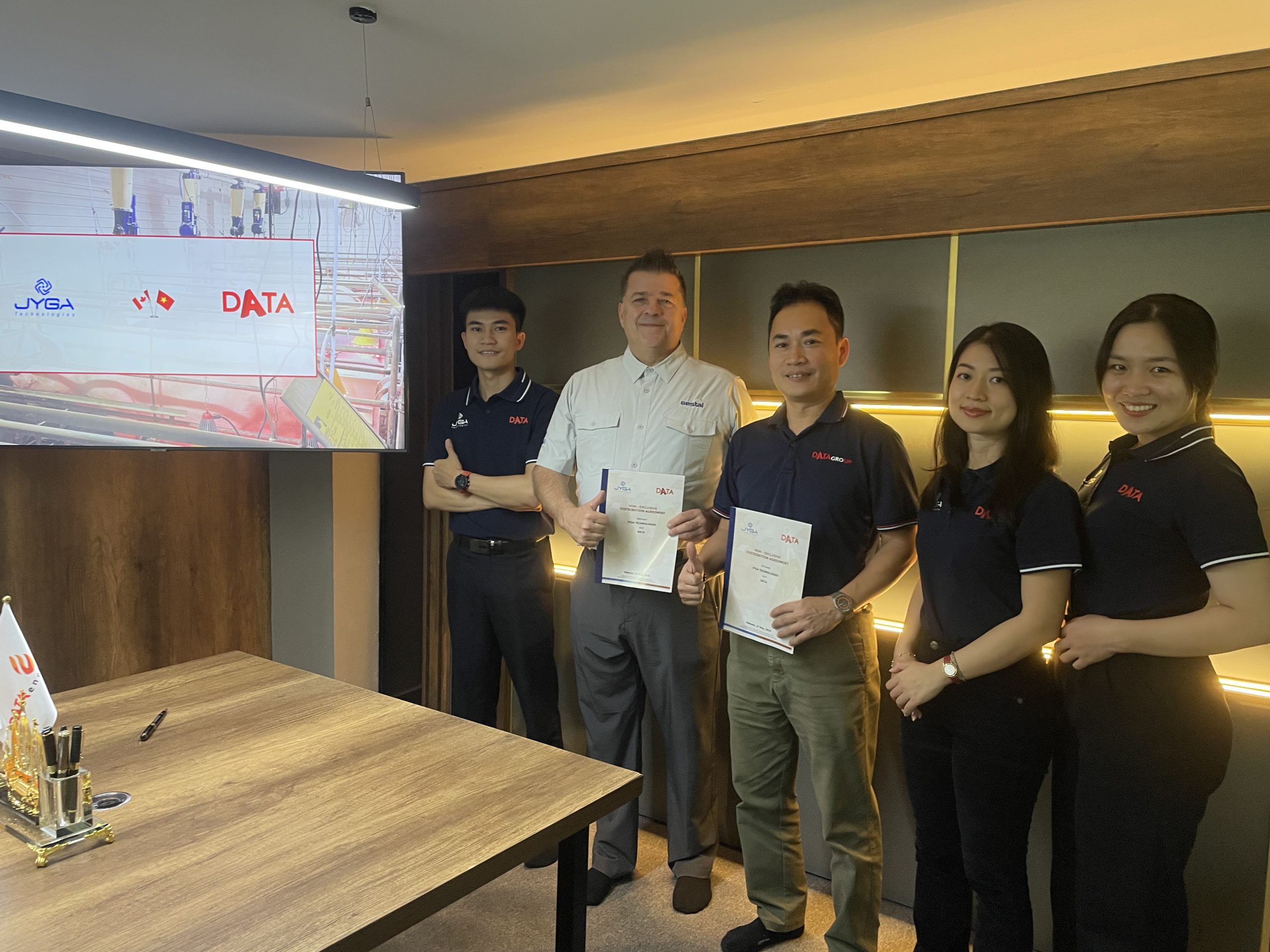 DATA ký kết thỏa thuận hợp tác với Jyga Technologies phân phối giải pháp cho ăn chính xác Gestal tại Việt Nam
